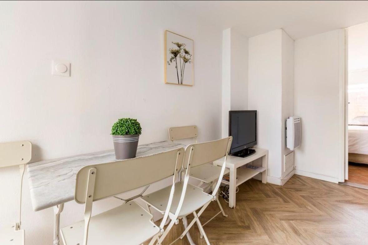 Escapade Pres De Lille - Appartement Charmant Avec Terrasse Et Parking Privee Mons-en-Baroeul Buitenkant foto